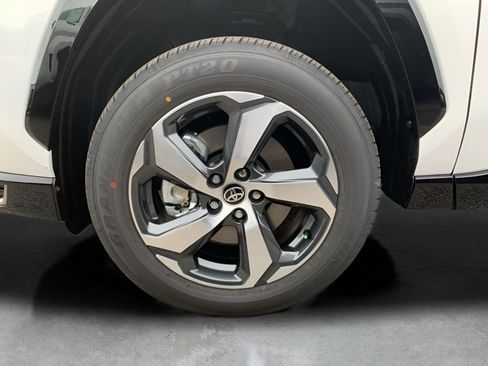 New 2025 Toyota RAV4 SE image 31