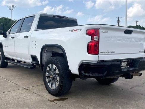 Used 2022 Chevrolet Silverado 2500 Custom w/ Custom Value Package AWD/4WD image 4