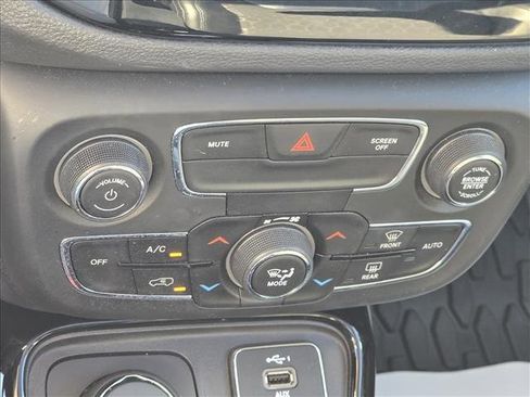 Used 2020 Jeep Compass Latitude image 19