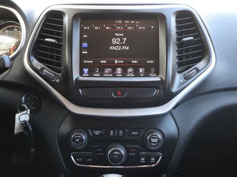 Used 2016 Jeep Cherokee Trailhawk w/ Cold Weather Group image 34