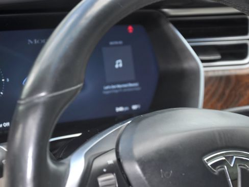 Used 2017 Tesla Model S 75 RWD image 32