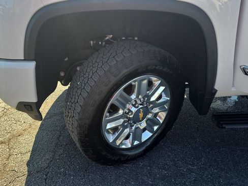 Used 2025 Chevrolet Silverado 2500 High Country w/ High Country Premium Package AWD/4WD image 34