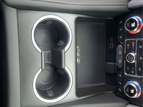 Used 2024 GMC Yukon XL SLT w/ SLT Luxury Package image 40