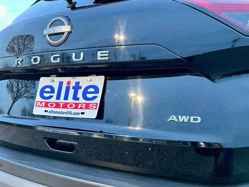 Used 2023 Nissan Rogue S image 11