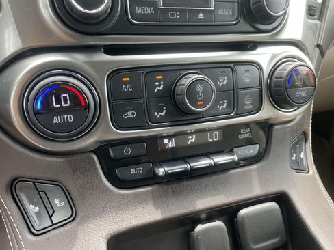 Used 2016 Chevrolet Suburban LT RWD image 28