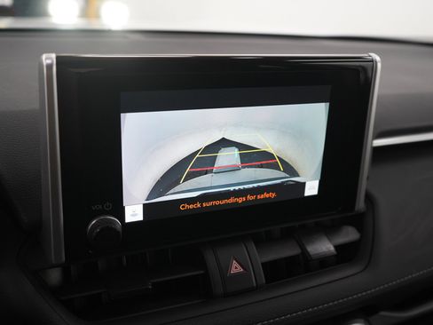Used 2025 Toyota RAV4 XLE AWD/4WD image 21