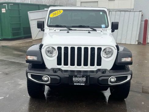 Used 2023 Jeep Gladiator Sport image 2