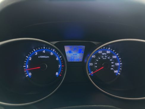 Used 2012 Hyundai Tucson GLS image 13