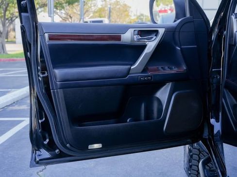 Used 2018 Lexus GX 460 Premium w/ Premium Package image 18