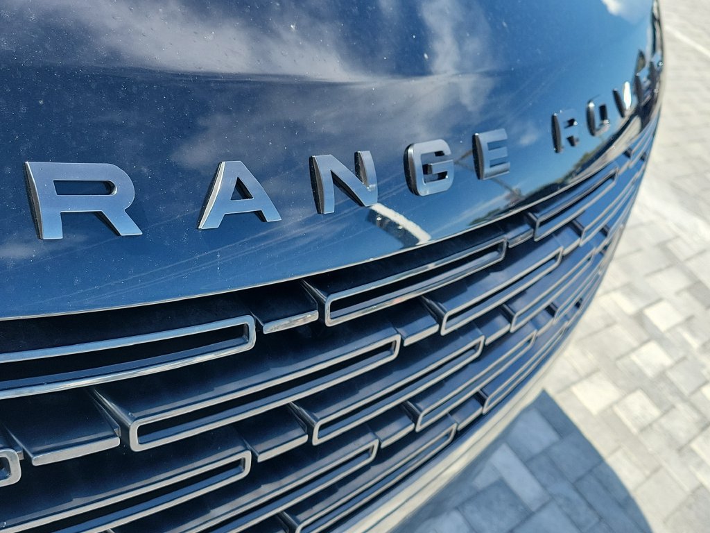 Certified 2025 Land Rover Range Rover SE AWD/4WD image 9