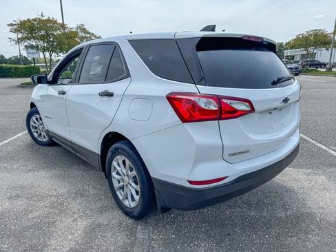 Used 2021 Chevrolet Equinox LS w/ LS Convenience Package FWD image 5