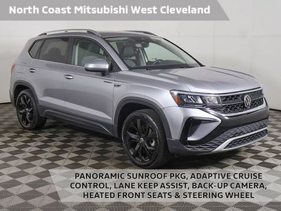 Used 2023 Volkswagen Taos SE w/ Panoramic Sunroof Package