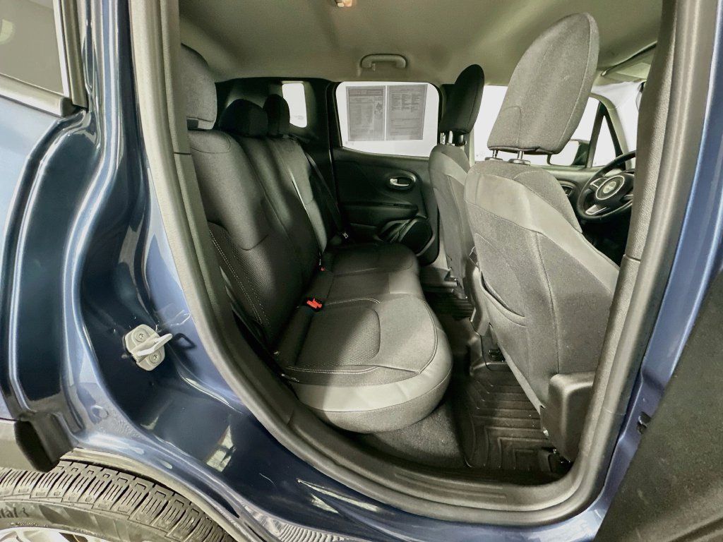 Certified 2023 Jeep Renegade Latitude w/ Premium Group AWD/4WD image 37
