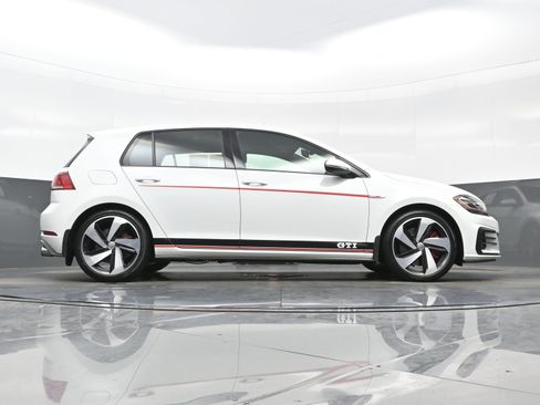 Used 2018 Volkswagen GTI SE FWD image 31