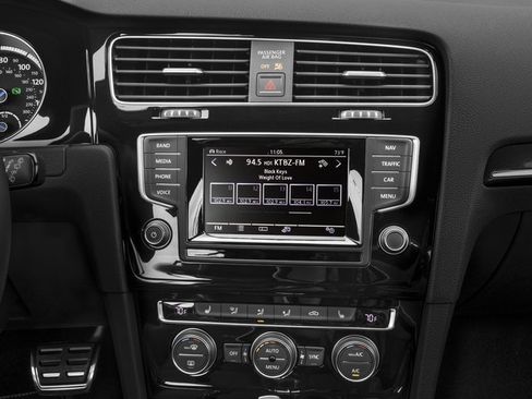 Used 2016 Volkswagen Golf R 4-Door AWD/4WD image 9