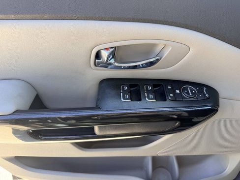 Used 2018 Kia Sedona EX FWD image 33