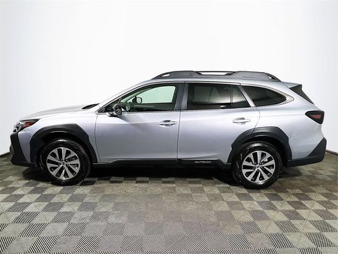 Used 2025 Subaru Outback Premium image 5