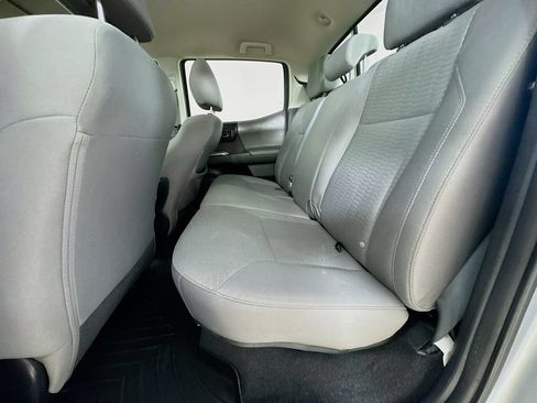 Used 2018 Toyota Tacoma SR5 AWD/4WD image 28
