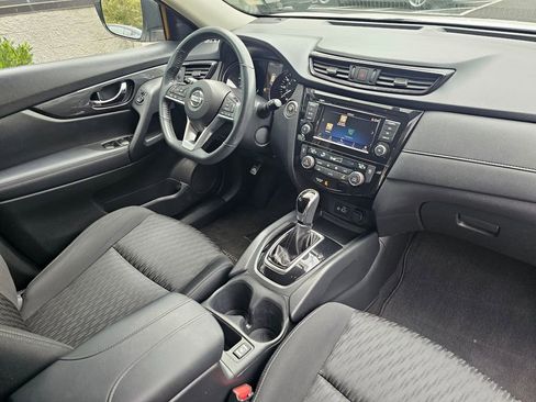 Used 2018 Nissan Rogue SV FWD image 10