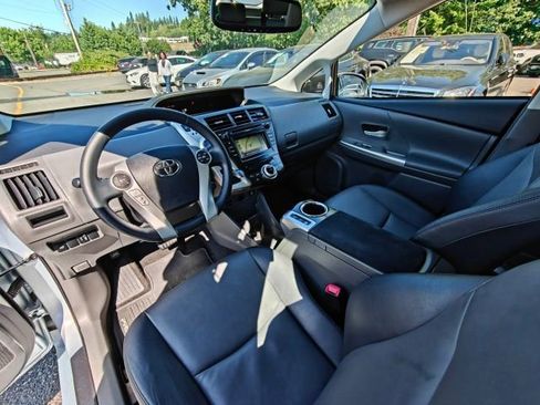 Used 2013 Toyota Prius V Five image 10