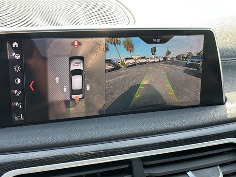 Used 2019 BMW 750i w/ M Sport Package RWD image 21