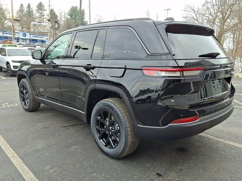 New 2026 Jeep Grand Cherokee Altitude image 4