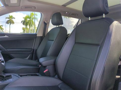 Used 2020 Volkswagen Tiguan SE image 53