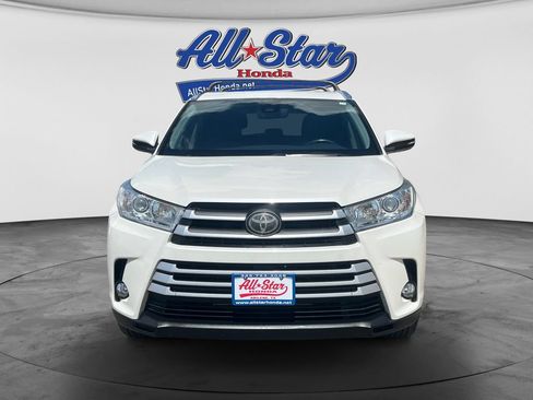 Used 2018 Toyota Highlander XLE FWD image 2