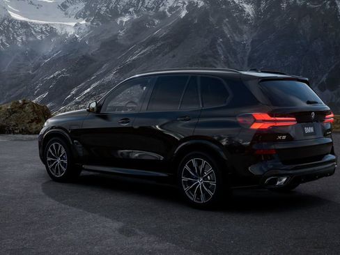 New 2026 BMW X5 xDrive50e image 2
