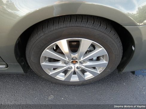 Used 2011 Toyota Avalon Limited image 17