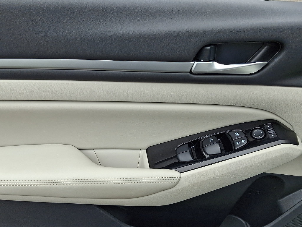 Certified 2023 Nissan Altima 2.5 SV FWD image 13