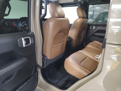 Used 2020 Jeep Gladiator Overland w/ Popular Equipment Package image 23