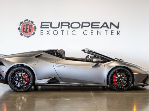 Used 2021 Lamborghini Huracan EVO RWD image 14