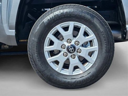 Used 2025 Toyota Tacoma SR5 AWD/4WD image 28