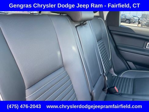 Used 2019 Land Rover Discovery Sport HSE AWD/4WD image 28
