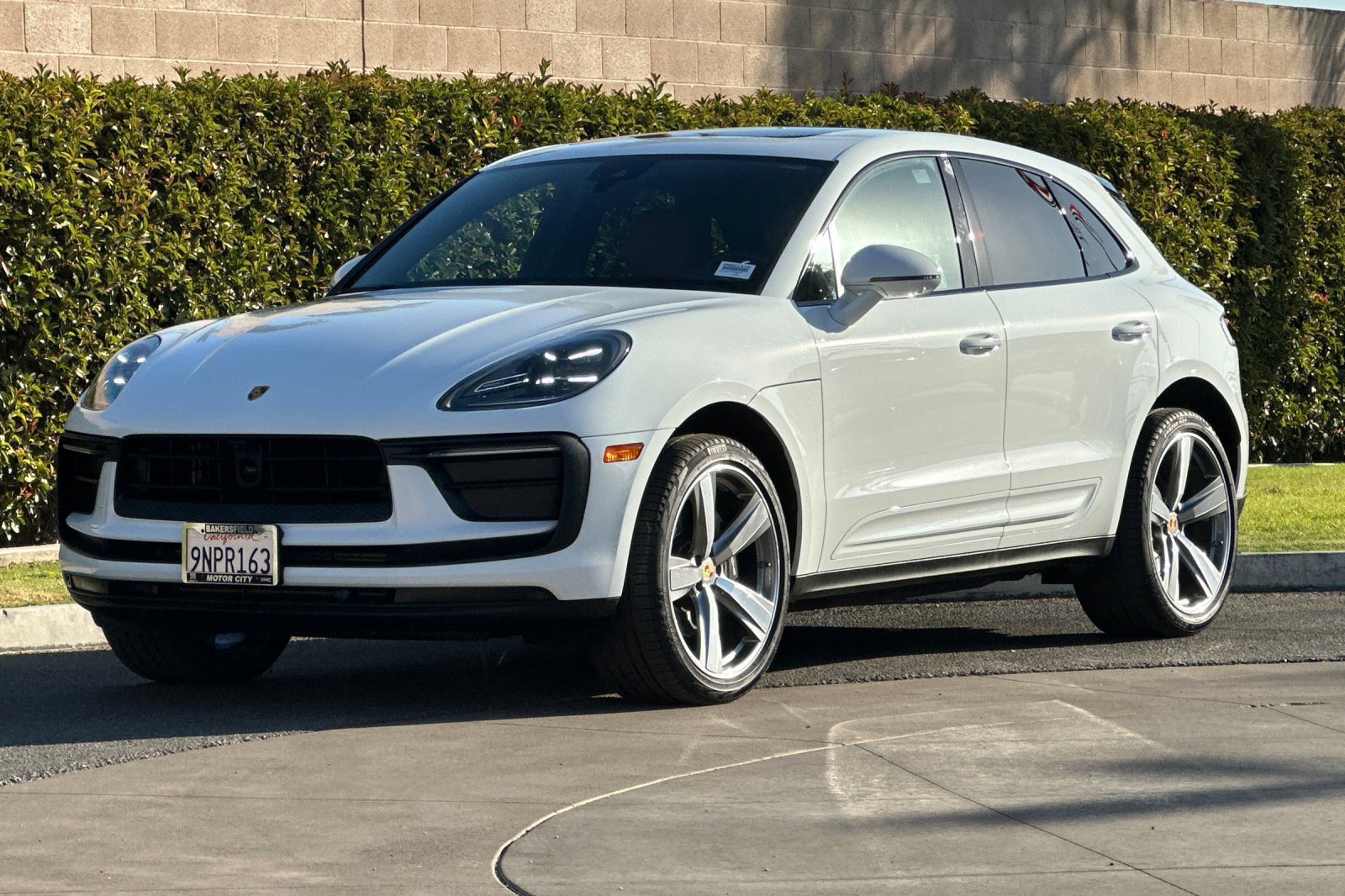 Used 2024 Porsche Macan AWD/4WD image 8