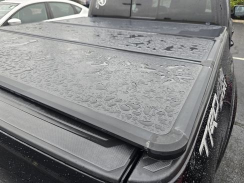 Used 2017 Toyota Tacoma TRD Sport AWD/4WD image 11