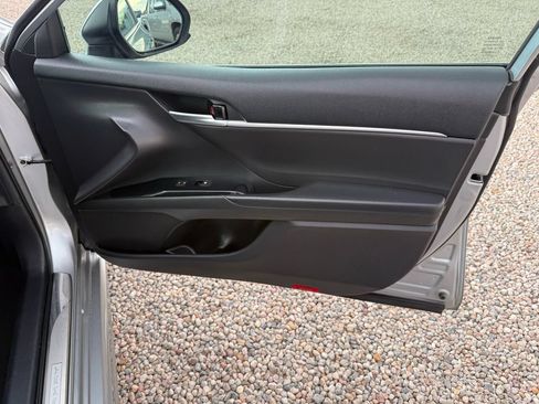 Used 2020 Toyota Camry SE FWD image 13