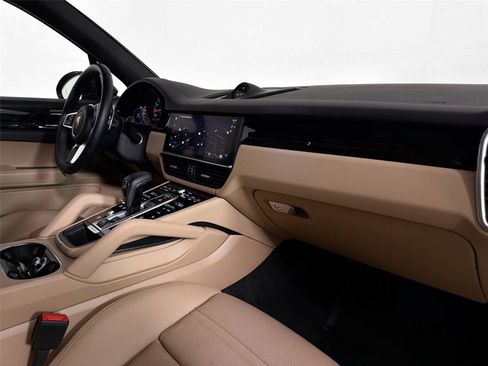 Certified 2022 Porsche Cayenne AWD/4WD image 29