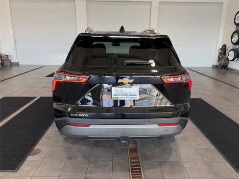 New 2026 Chevrolet Equinox LT w/ Convenience Package II FWD image 4