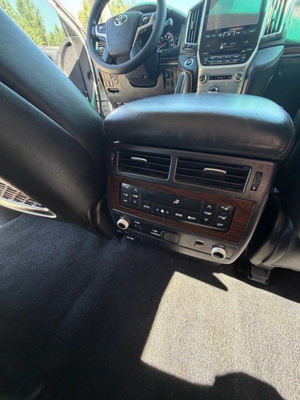 Used 2016 Toyota Land Cruiser AWD/4WD image 25