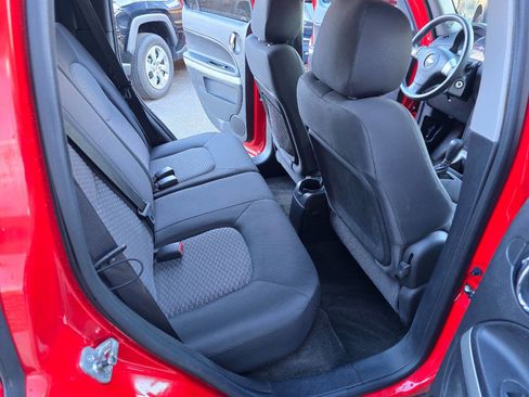 Used 2010 Chevrolet HHR LT image 9