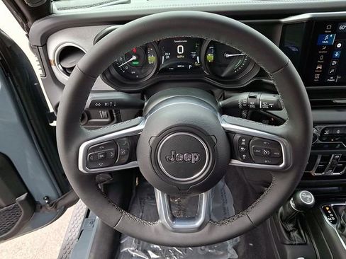 Used 2025 Jeep Wrangler Unlimited Sahara image 18