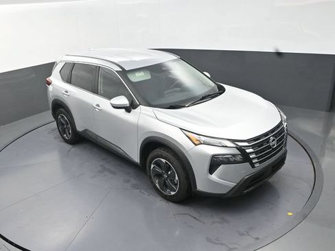 Used 2025 Nissan Rogue SV FWD image 23