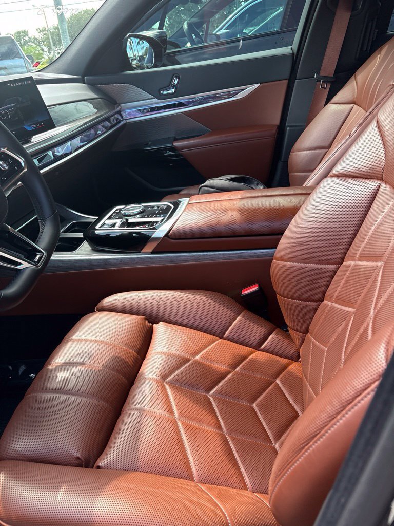 Certified 2024 BMW 740i RWD image 4