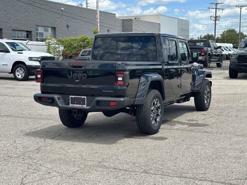 New 2026 Jeep Gladiator Sport AWD/4WD image 3