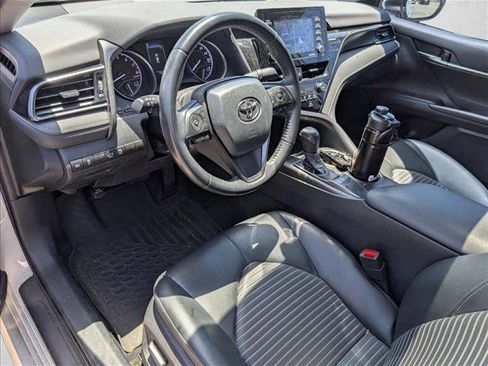Used 2022 Toyota Camry SE w/ Convenience Package FWD image 9