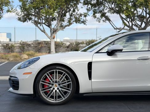 Used 2019 Porsche Panamera GTS AWD/4WD image 4
