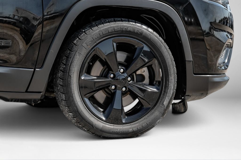 Used 2021 Jeep Cherokee Latitude Plus FWD image 46