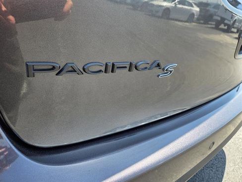 Used 2023 Chrysler Pacifica Limited w/ Uconnect Theater Family Group AWD/4WD image 5